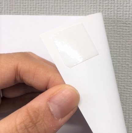 掲示用両面テープ拡大
